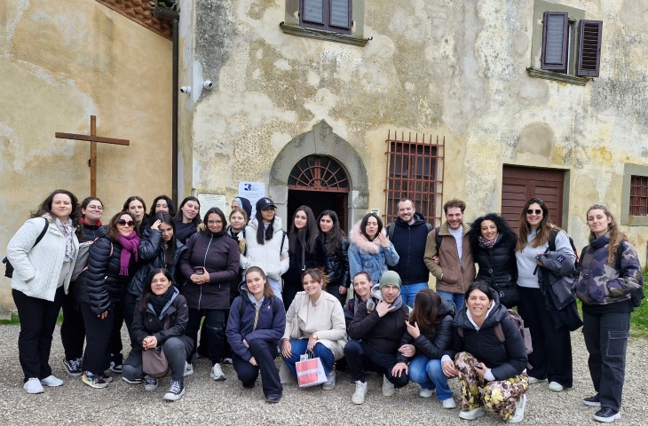 Visita alla scuola di Don Milani e incontro con ex studenti